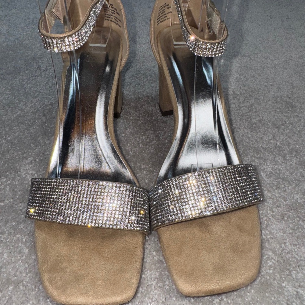 Chelsea Moreland Gem Tan Faux Suede Rhinestone Block Heel Sandals Square Toe 9W